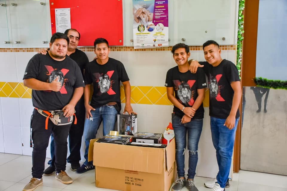 Nuestro equipo técnico reparó juguetes para donar en estas Fiestas.