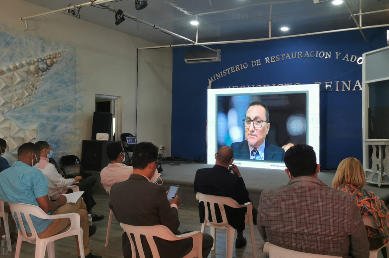 Pantalla LED de 3x2 metros en Mega Conferencia Virtual.