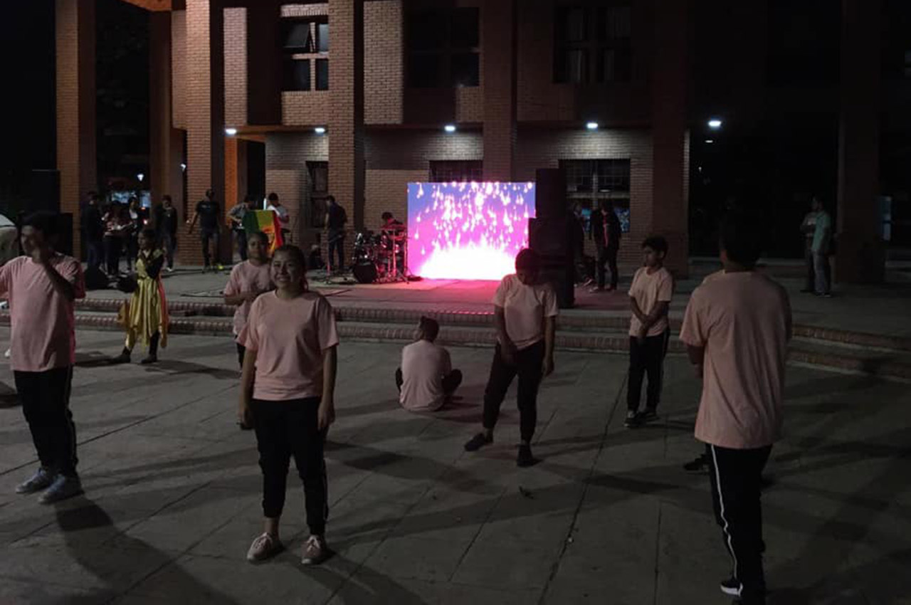 Nexos colaboró con una pantalla LED en el evento Altar de Adoración.